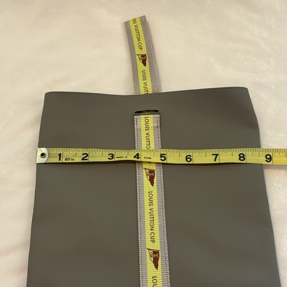 Louis Vuitton Pouch - Picture 8 of 9